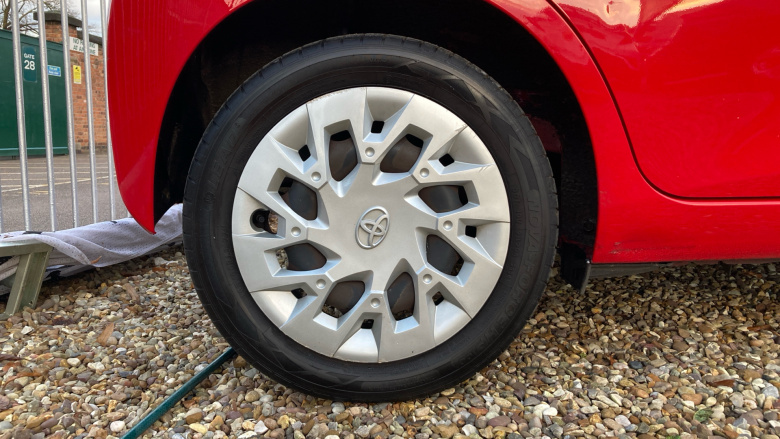 Toyota Aygo 1.0 VVT-i X-Play 5dr x-shift Petrol Hatchback